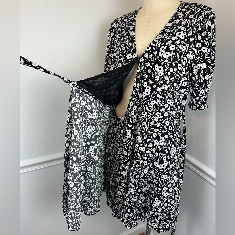 BANANA REPUBLIC Black & White Print Wrap Mini Dress NWT | Size 10 - Picture 12 of 16
